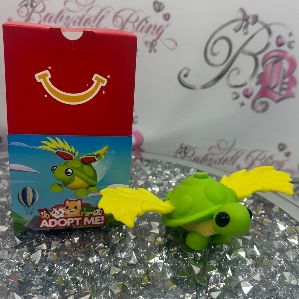 McDonald’s adopt me turtle wings brand new Green and Yellow Turtle Toy with Box